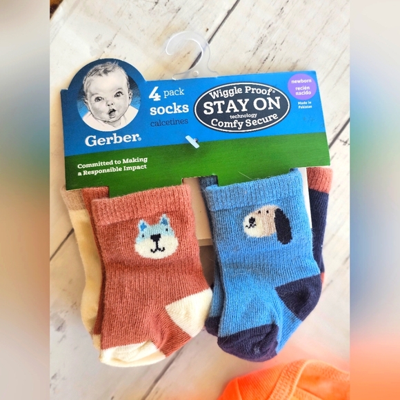 Large LOT of 16 Pieces Newborn Onesies, Clothes, New Socks, New Pacifiers - Picture 8 of 9